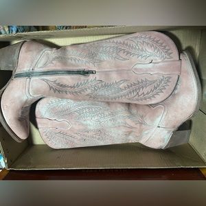 Corral handcrafted pink boots!